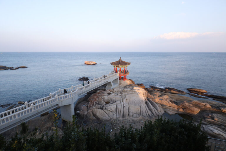 속초 영금정 정자와 동해 바다 전경