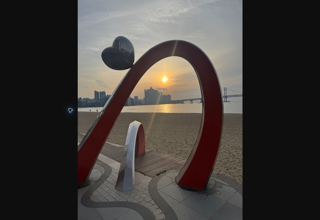 부산 광안리해수욕장 일출과 광안대교