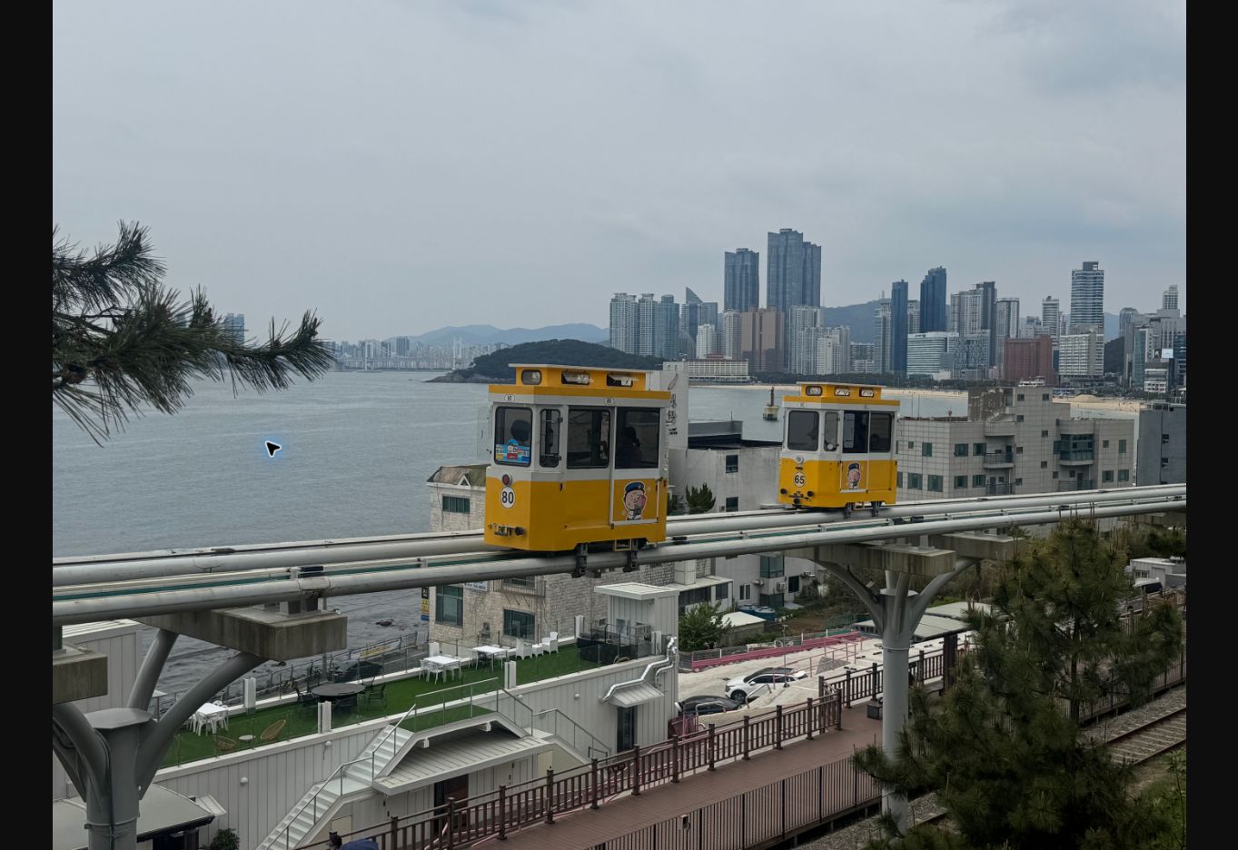 해운대 블루라인파크의 노란색 스카이캡슐