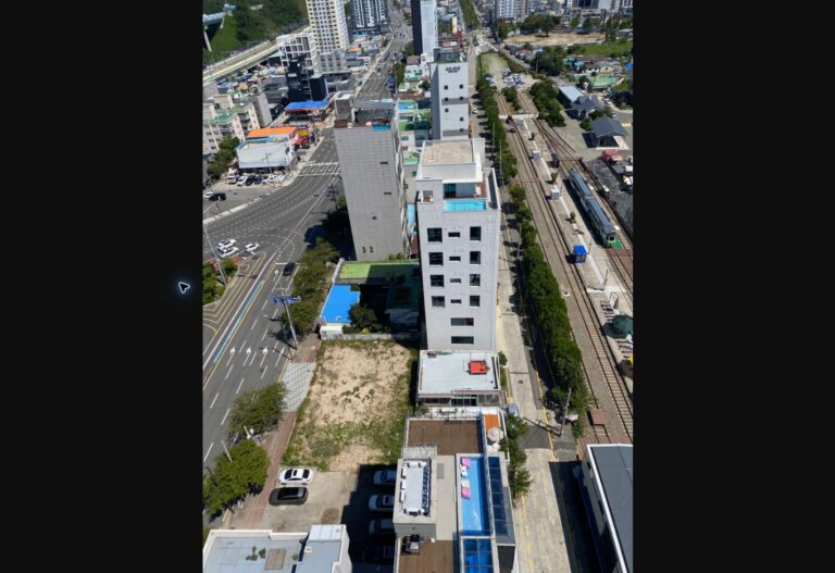 부산 송정해수욕장과 푸른 바다 풍경