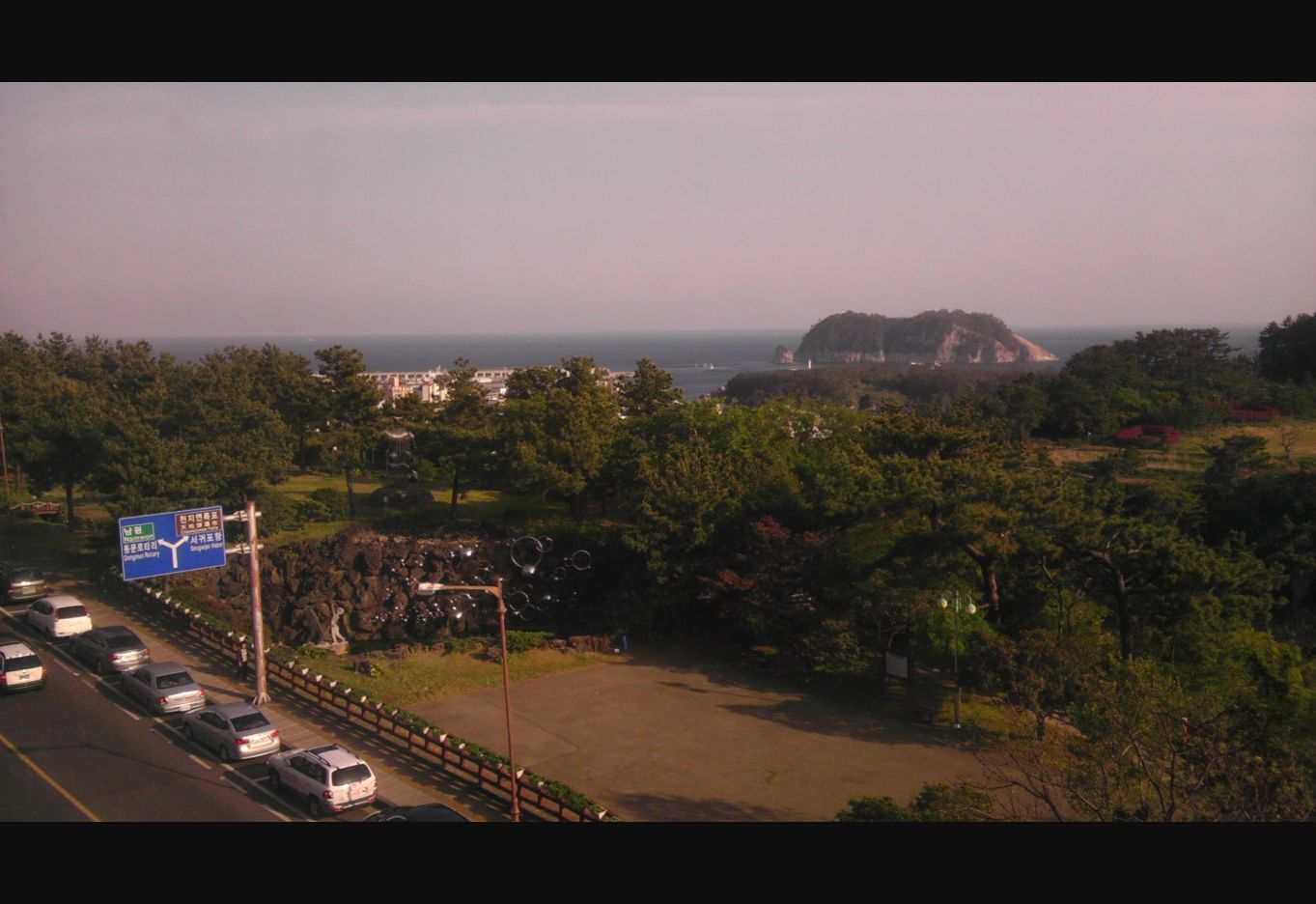 제주 서귀포 시내 도로와 숙박 지역 전경