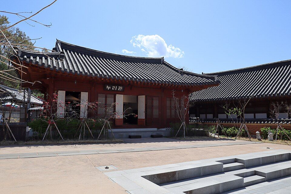 전주 한옥마을의 기와지붕 풍경
