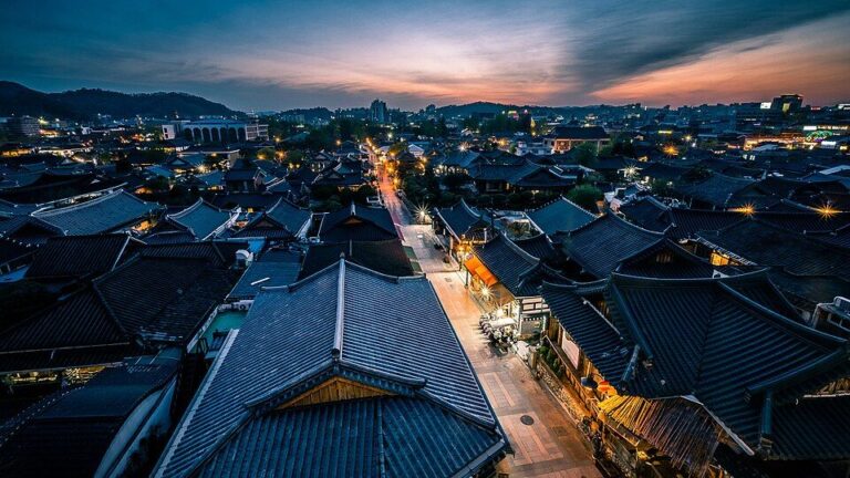 전주 도심의 붉은 노을과 해질녘 풍경