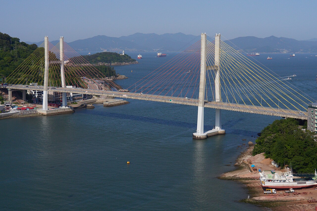 여수 돌산권에서 바라본 바다와 섬 풍경
